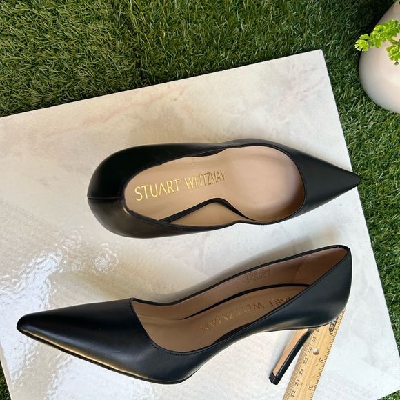 Stuart Weitzman Anny Pointed-Toe Slip-On
Pumps black 75 women size 5 New - Picture 17 of 17